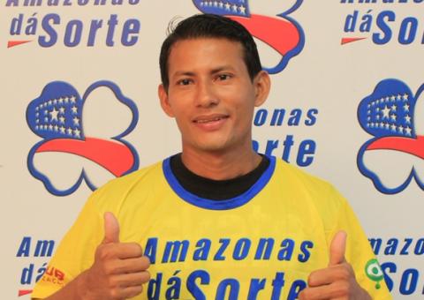 Após perder casa em enchente de Anamã, homem ganha prêmio de R$ 30 mil